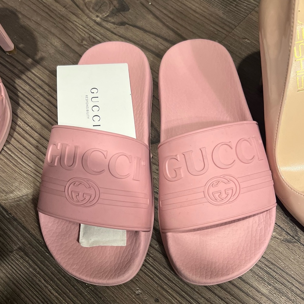 Authentic Gucci Women's Logo Slide Sandals in Pink